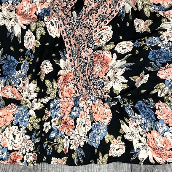 ⭐️Romantic Gypsy Floral Flutter Sleeve V-Neck Top NWT [6041] - Picture 8 of 11